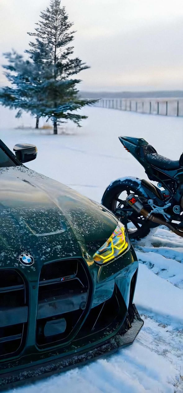 宝马M3跑车与摩托车雪境竞速4K手机壁纸 | 双擎疾驰 动感空间高清桌面