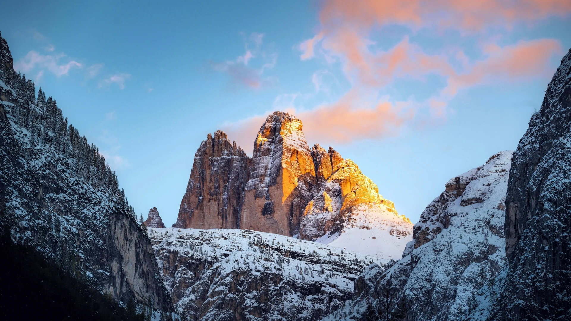 金顶雪山 4K 自然壁纸 暖调震撼感多洛米蒂山脉场景桌面背景