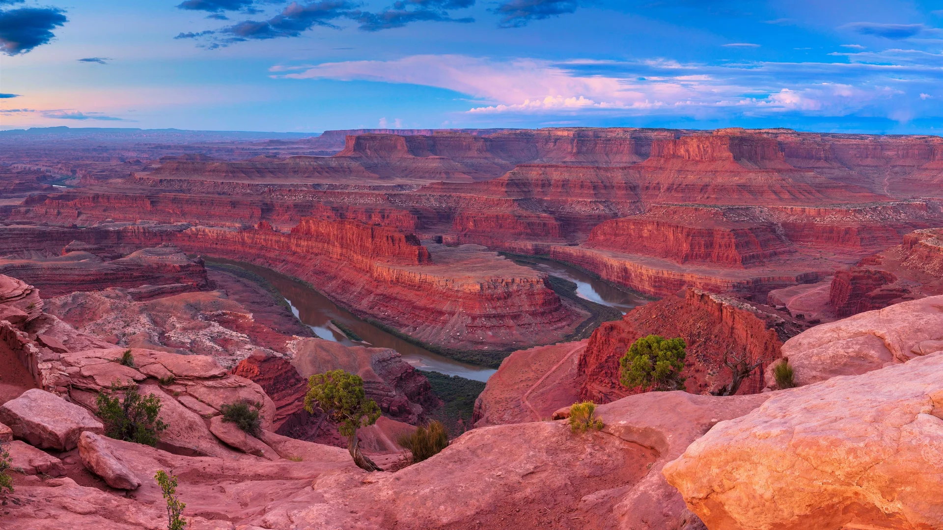 峡谷夕照 4K 自然壁纸 暖调壮阔感科罗拉多峡谷场景桌面背景