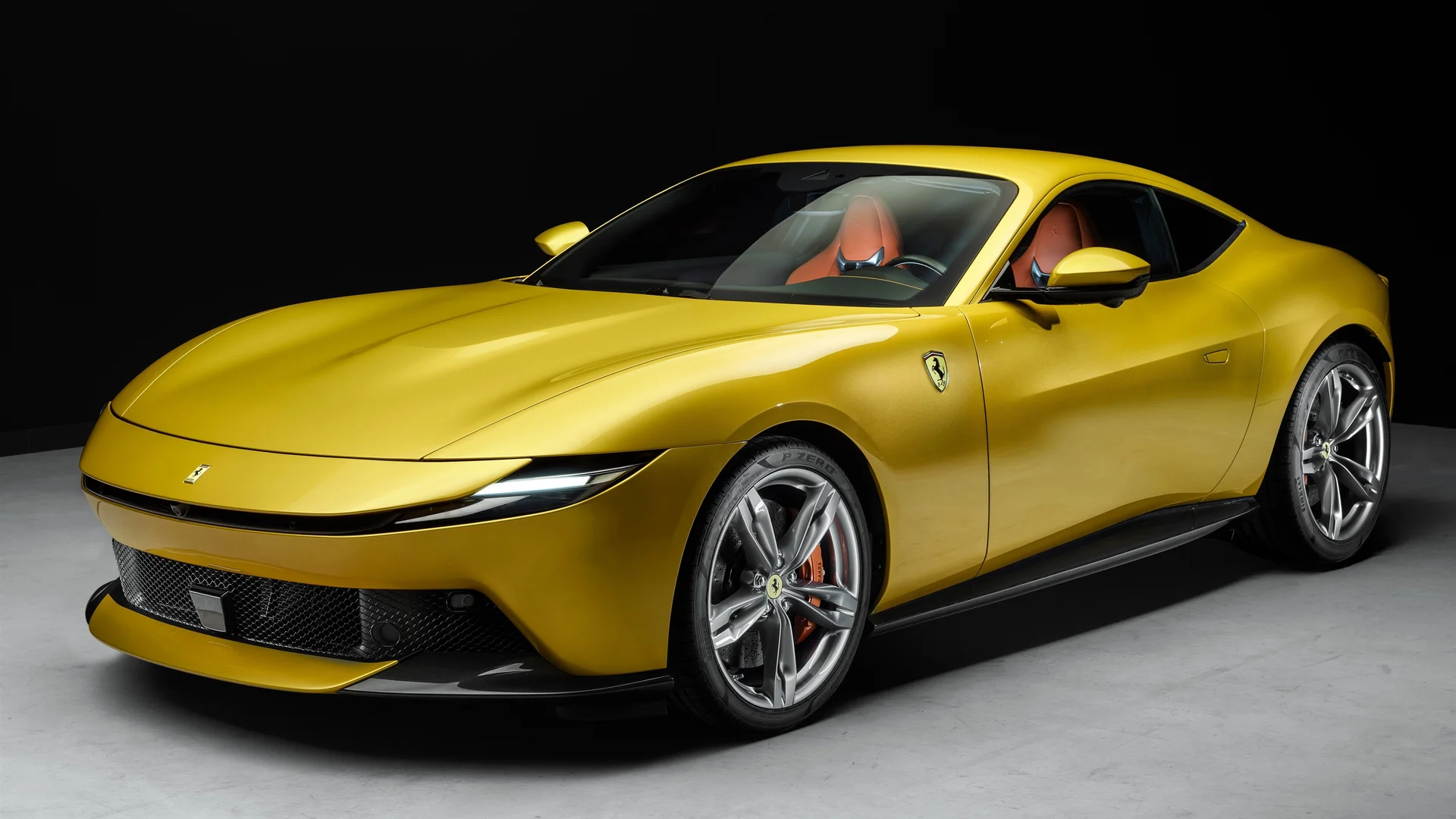 法拉利 Roma 金辉 4K 豪车壁纸 雅致奢华感意式超跑场景桌面背景4K壁纸_4K汽车