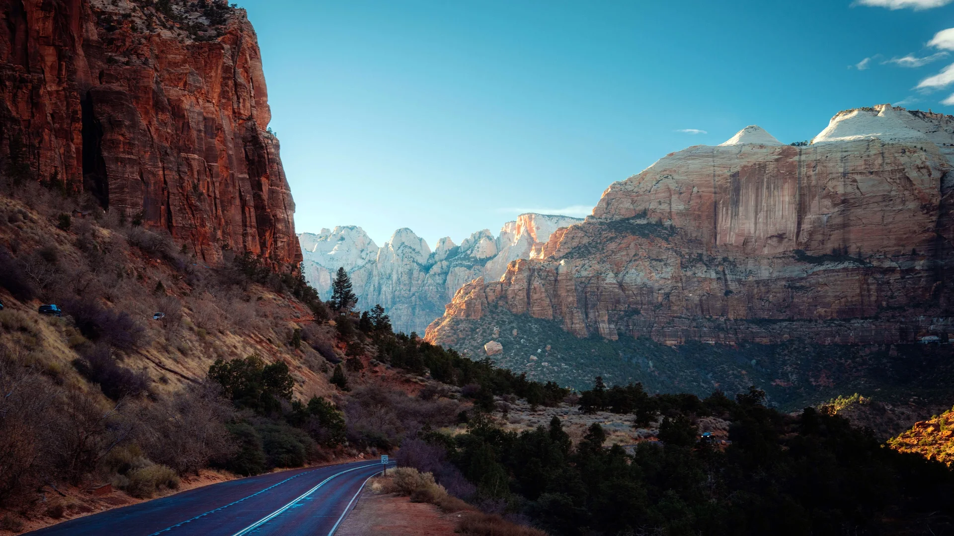 锡安峡谷公路 4K 自然壁纸 壮阔治愈感红岩峡谷场景桌面背景