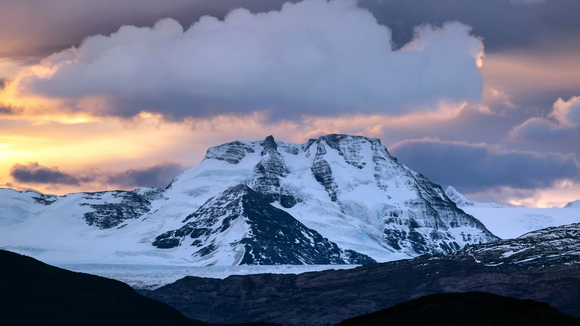 菲茨罗伊峰日落雪山 4K 自然壁纸 壮阔静谧感冰川雪山场景桌面背景