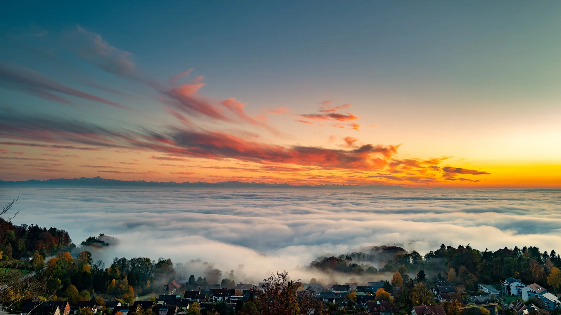 云海日出，橙霞漫境 4K 风光摄影壁纸