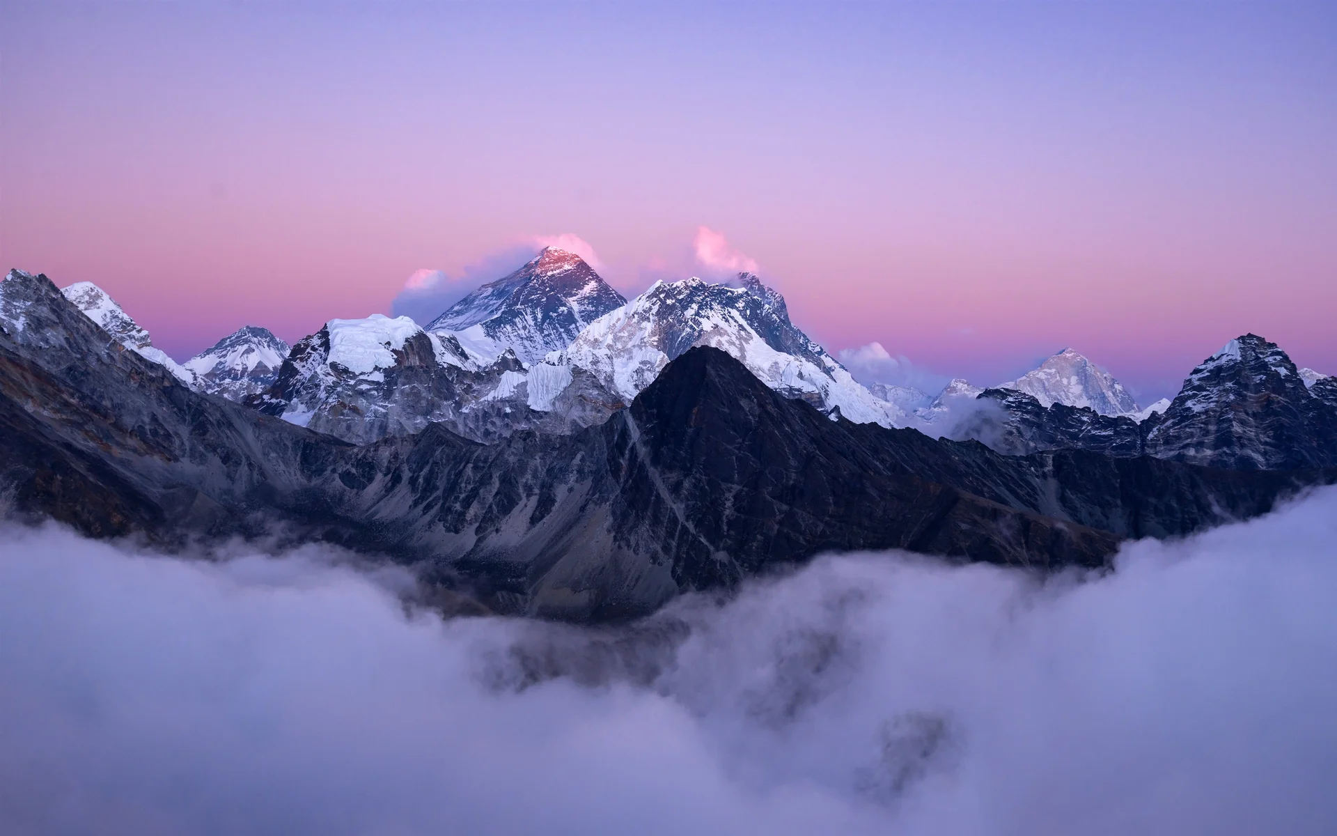 珠穆朗玛峰日出，金顶紫霞 4K 风光摄影壁纸