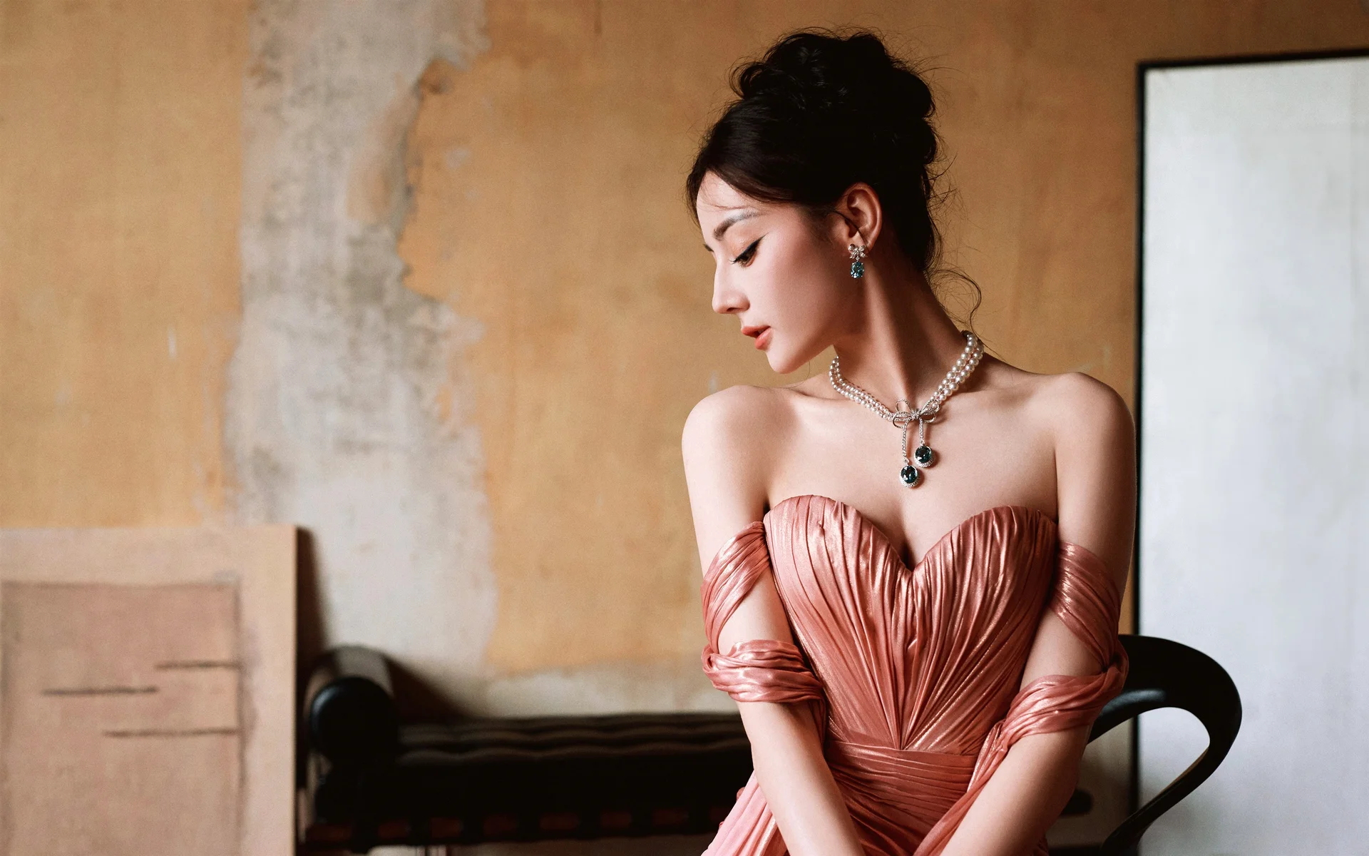 迪丽热巴，粉金流光 4K 写真壁纸