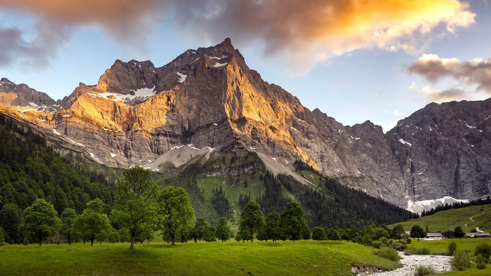 楚格峰山谷日出 4K 自然壁纸 清新治愈感阿尔卑斯山谷场景桌面背景