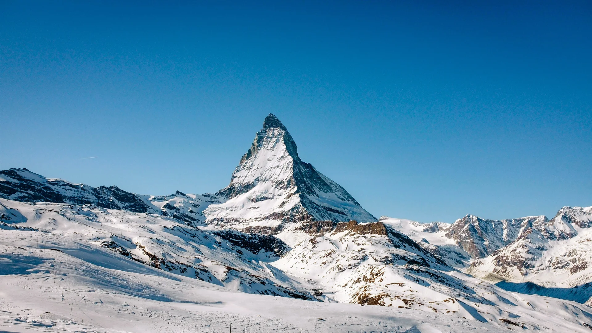 瑞士马特洪峰雪域全景 4K 自然摄影壁纸 纯净壮阔阿尔卑斯雪山场景桌面背景