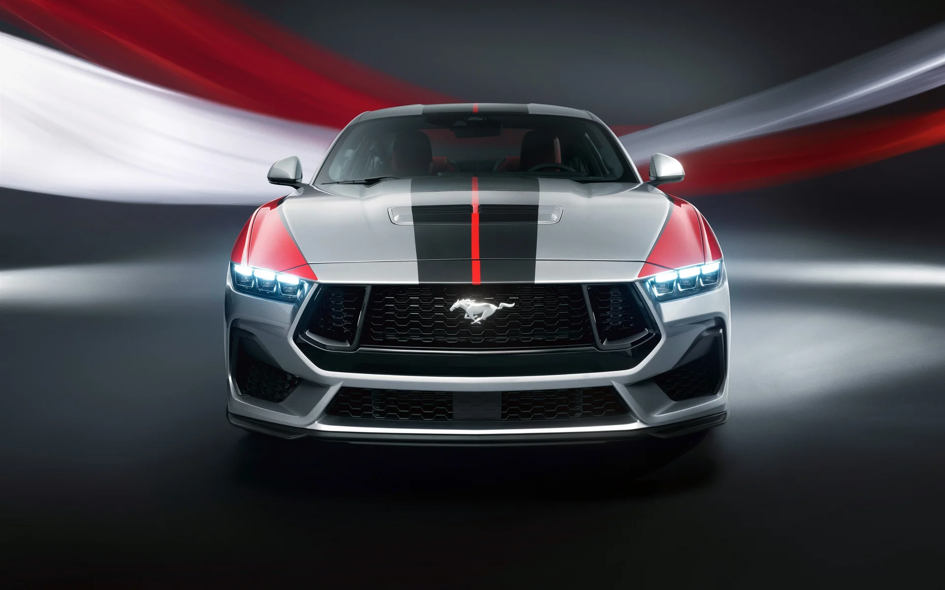 福特 Mustang 2025 款特别版，红白条纹 4K 官图壁纸