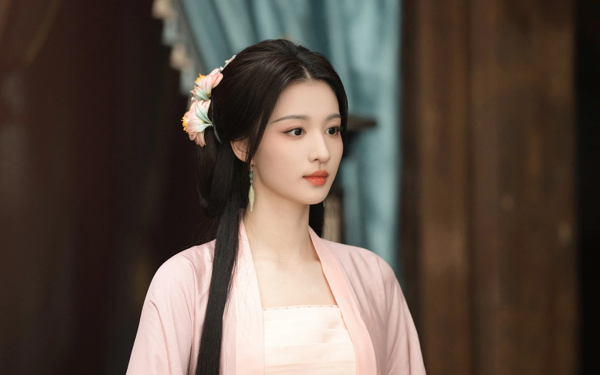 王楚然，粉衣古装 4K 影视剧照壁纸