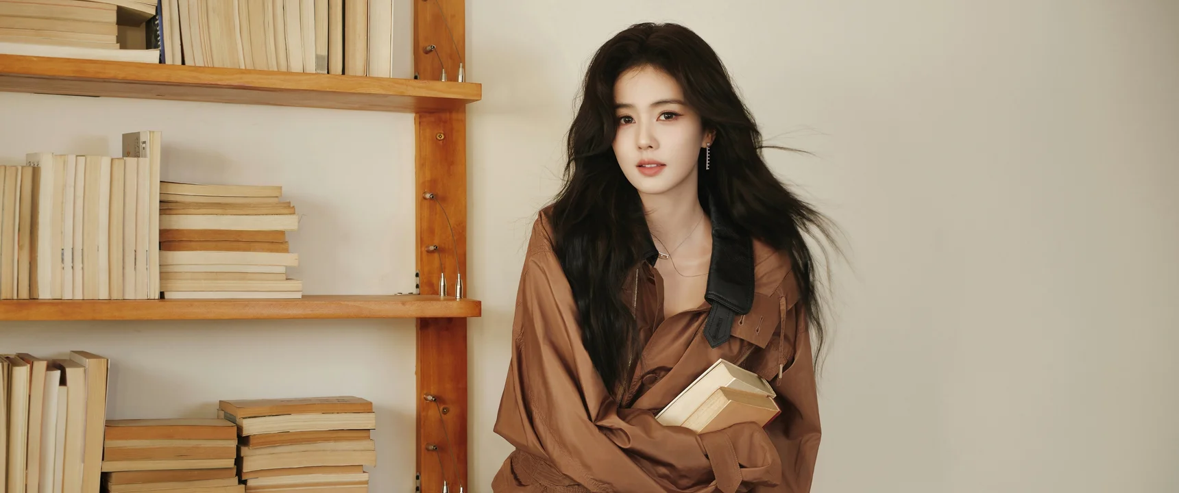 白鹿，书卷文艺 4K 写真壁纸