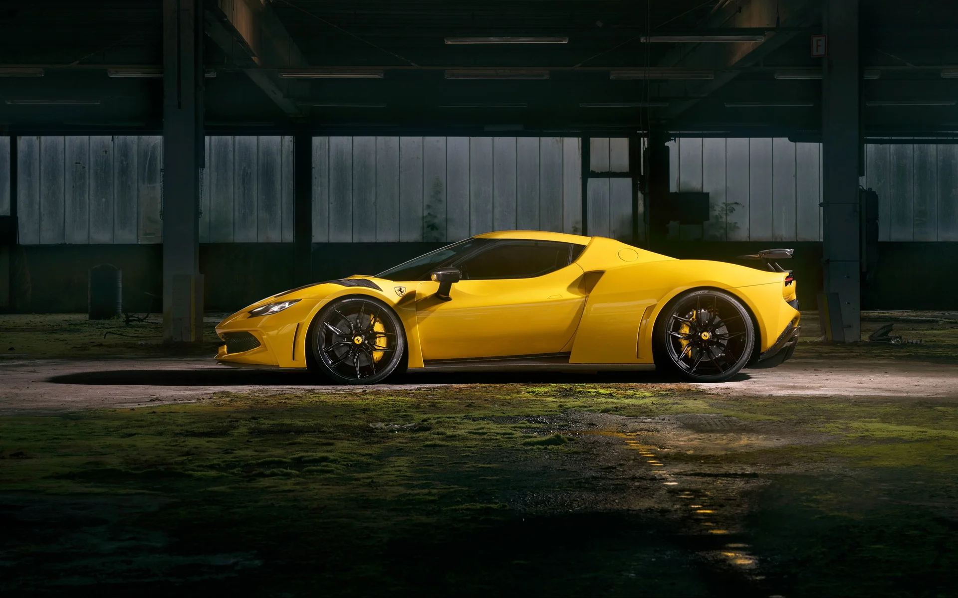 Novitec 改装版法拉利 296 GTB，废弃车库 4K 汽车壁纸4K壁纸_4K汽车