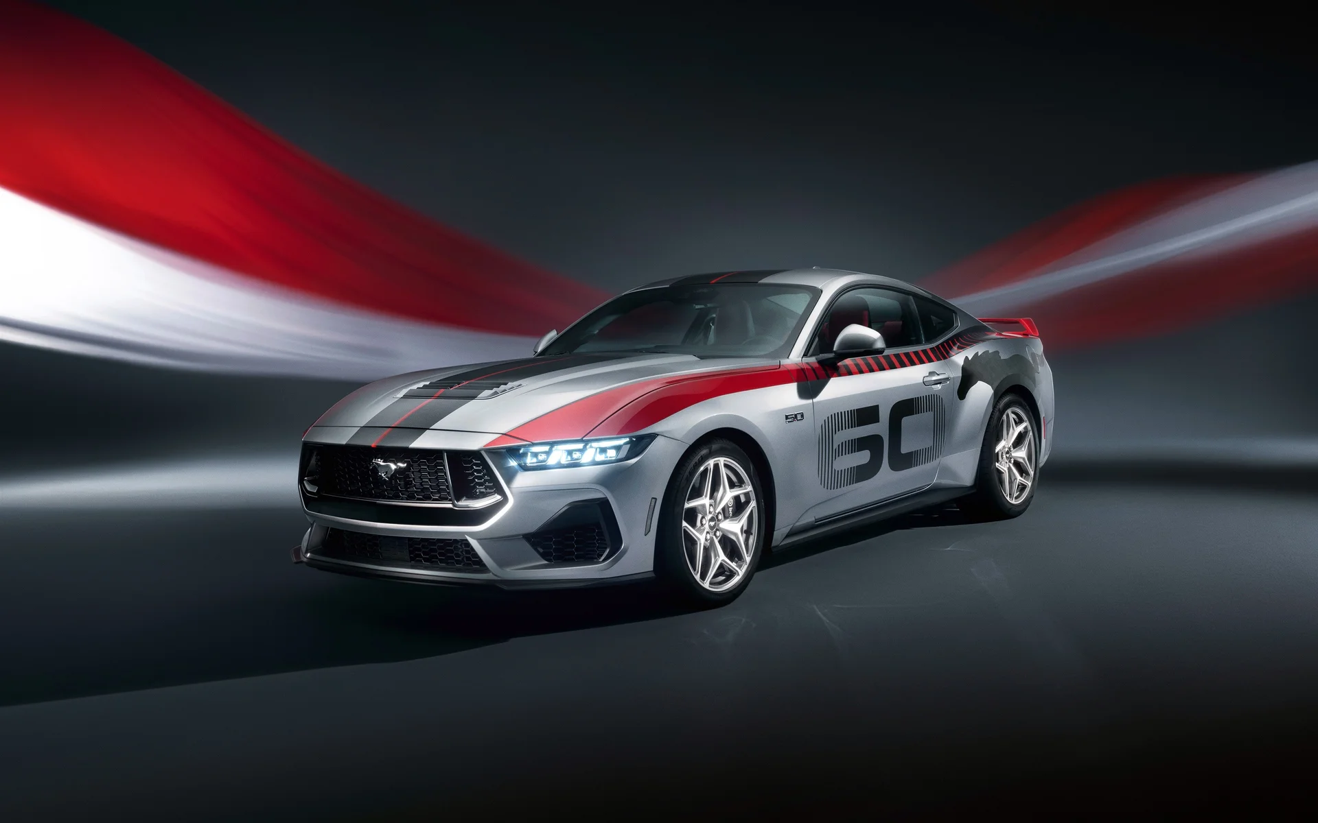 福特 Mustang 60 周年纪念版，银红条纹 4K 官图壁纸