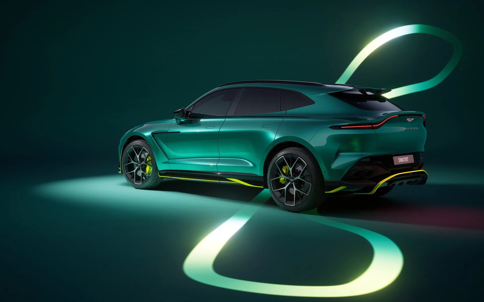 阿斯顿・马丁 DBX707，翡翠流光 4K 官图壁纸（尾部）
