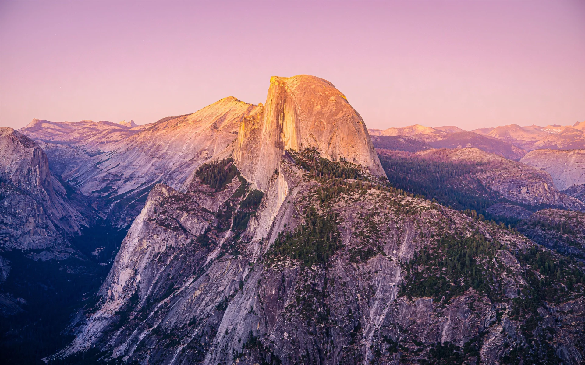 优胜美地半圆顶，金辉圣岩 4K 风光摄影壁纸