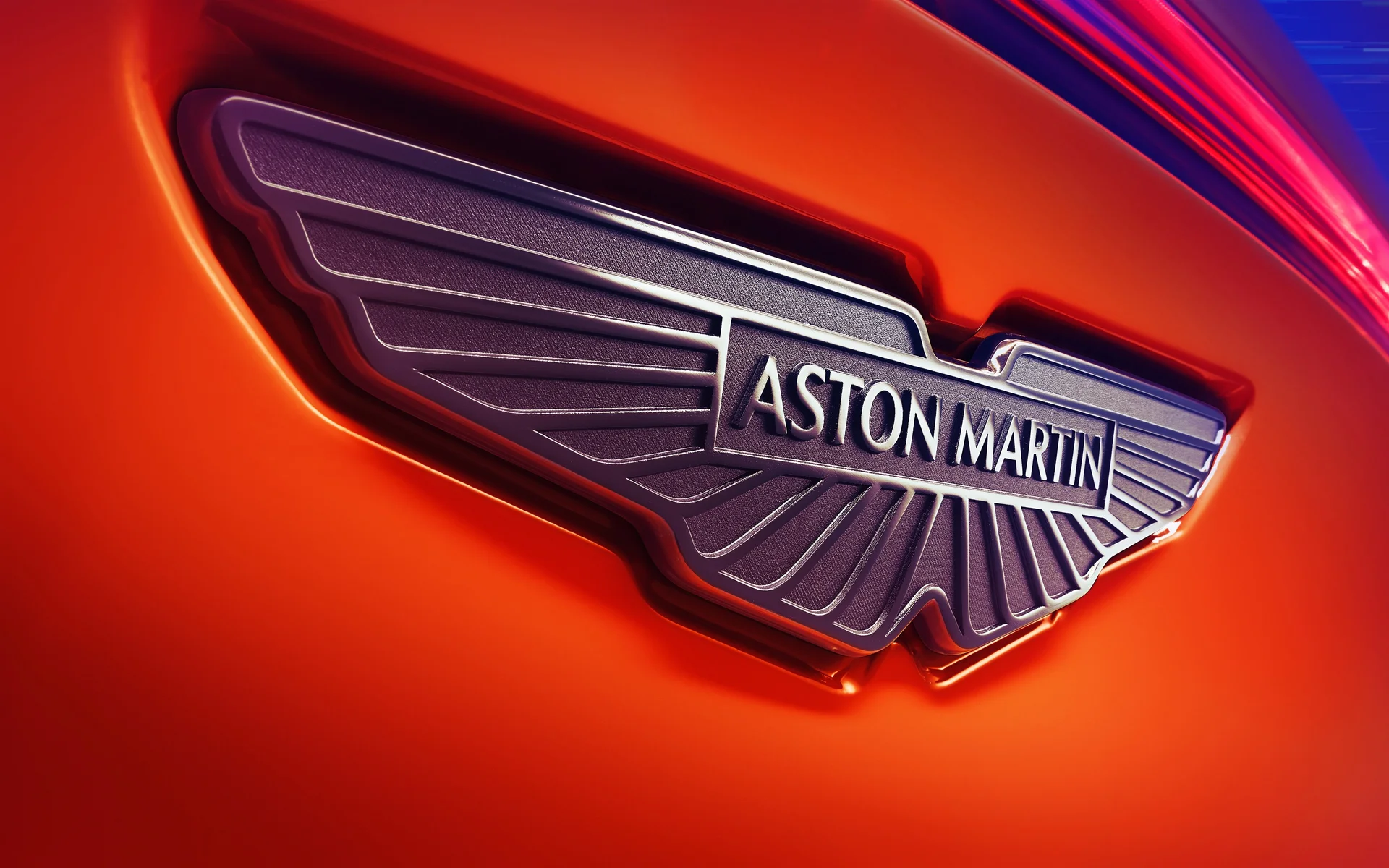 阿斯顿・马丁翼徽，飞翼之魂 4K 细节特写壁纸