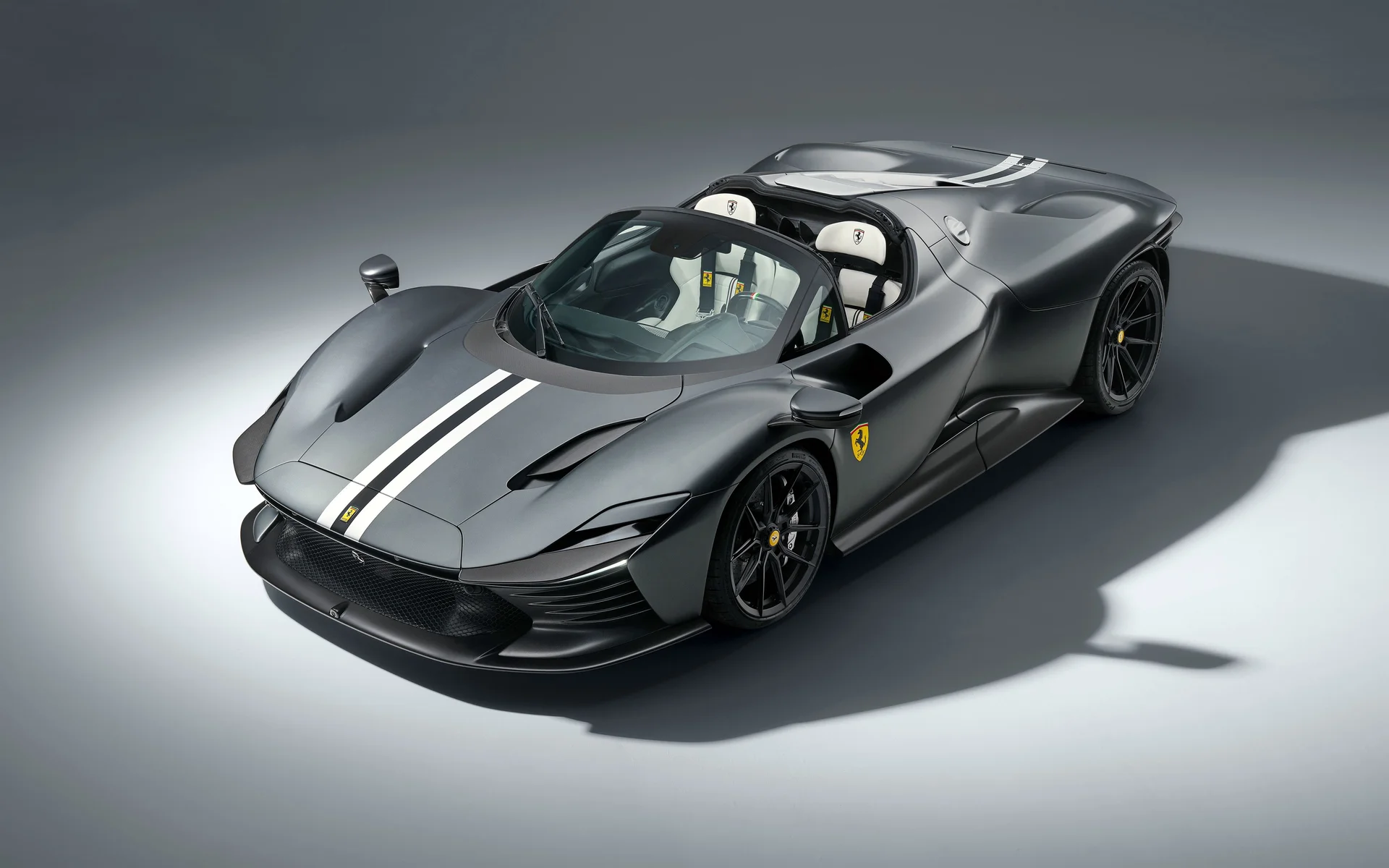 法拉利 Daytona SP3，哑光银翼 4K 超跑官图壁纸