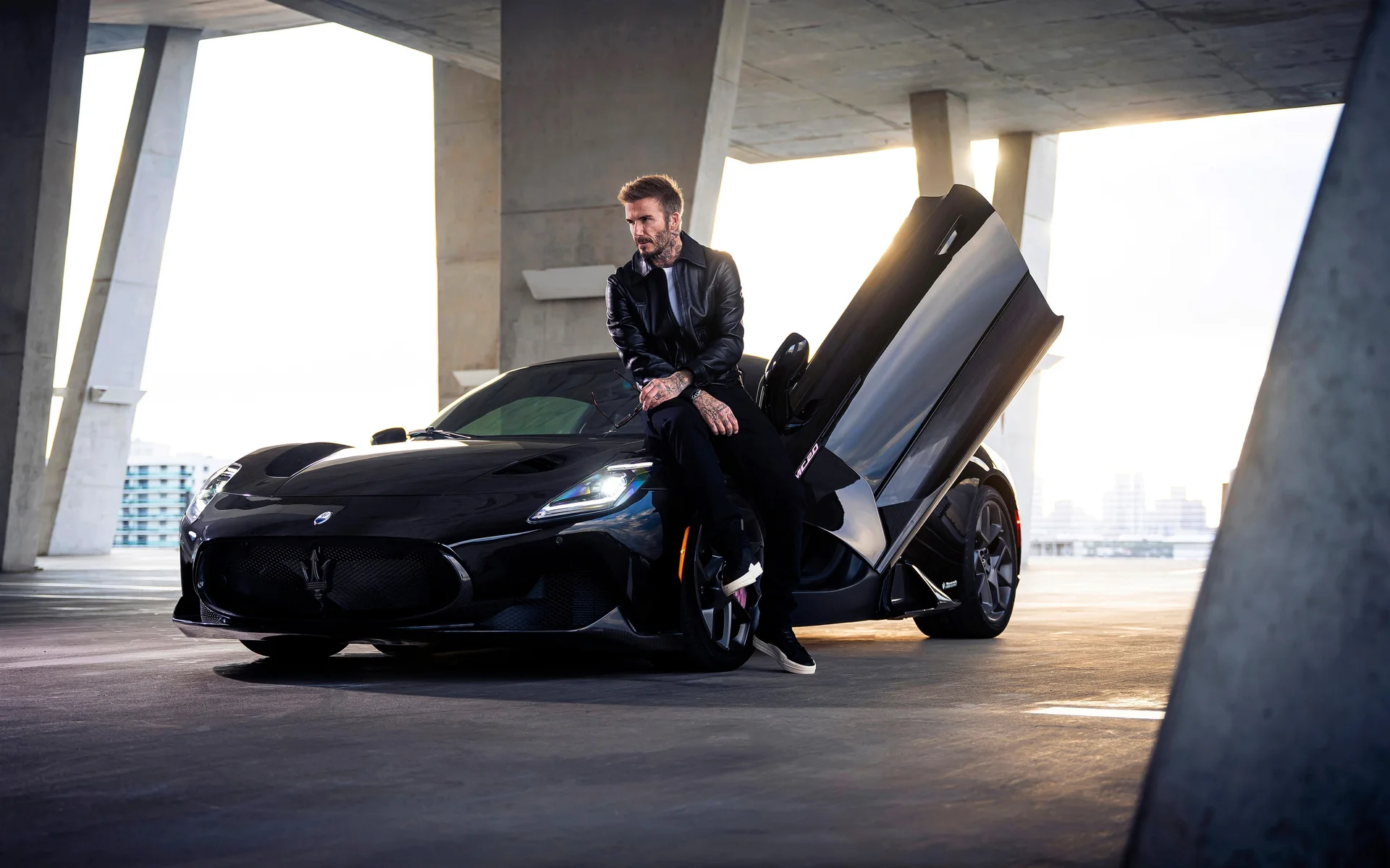 贝克汉姆，黑翼锋芒 4K 玛莎拉蒂 MC20 壁纸