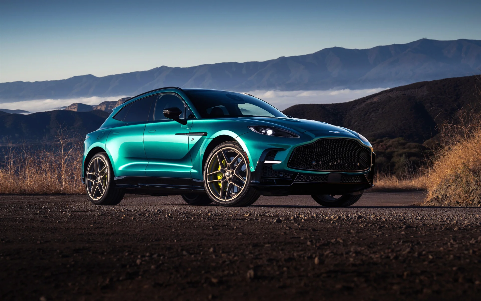 翠影逐山，阿斯顿・马丁 DBX707 4K 高性能 SUV 官图壁纸4K壁纸_4K汽车