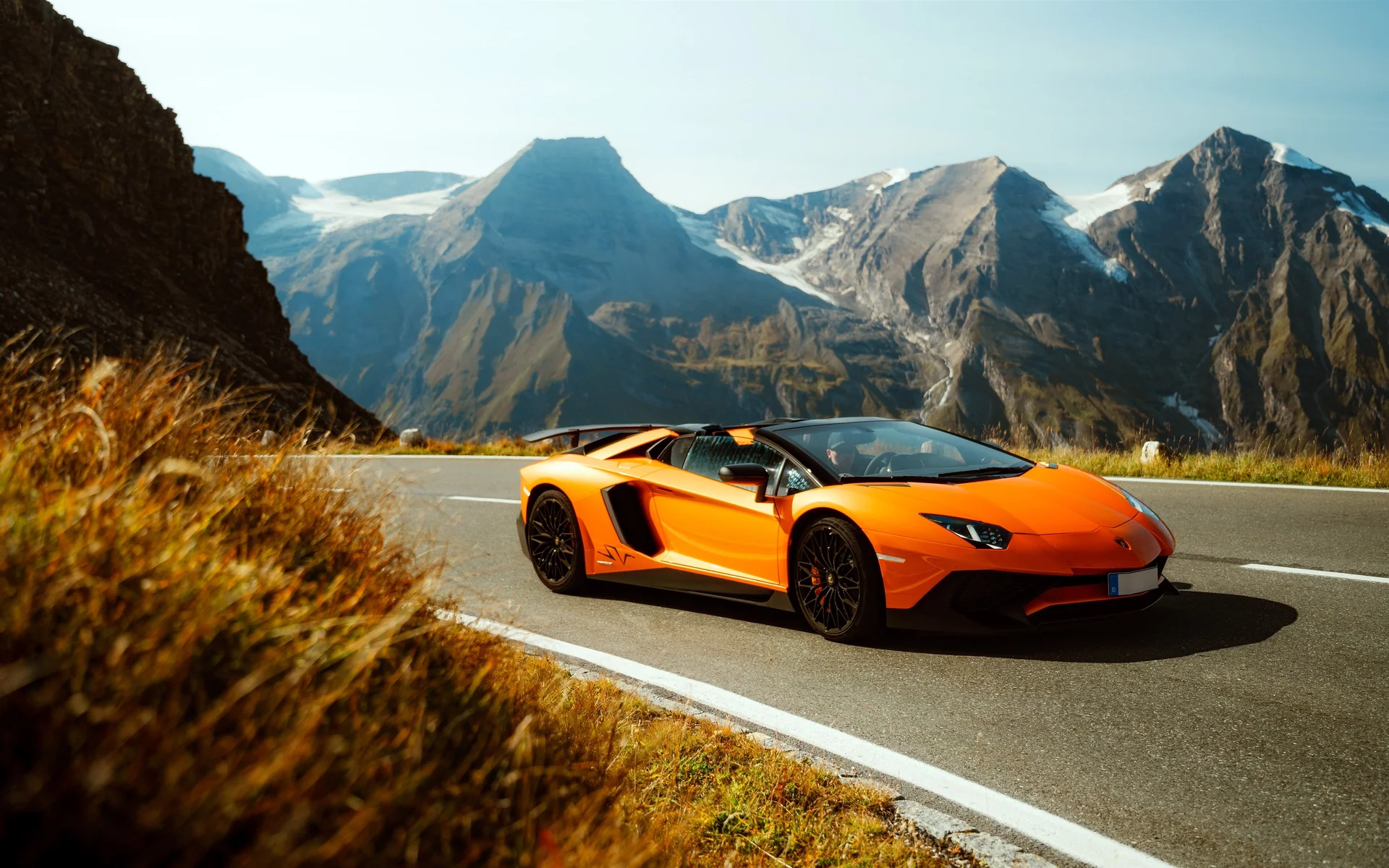 橙焰狂牛，兰博基尼 Aventador SVJ Roadster 4K 超跑摄影壁纸