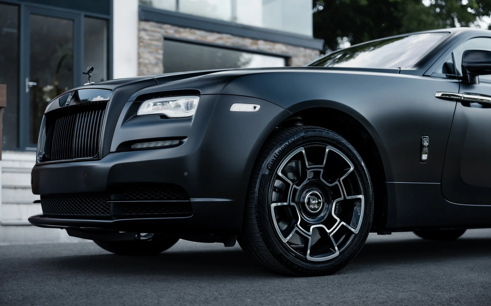 暗夜幽灵，劳斯莱斯古思特 Black Badge 4K 摄影壁纸